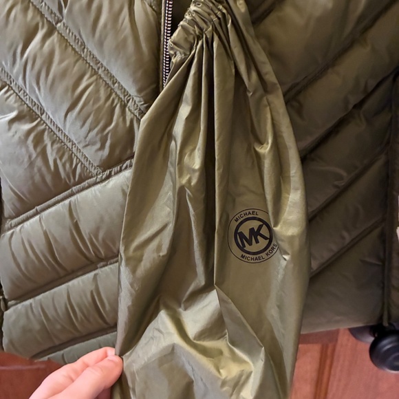 Michael Kors Packable Down Fill Green Puffer Vest with Hoodie - XS - Picture 6 of 7